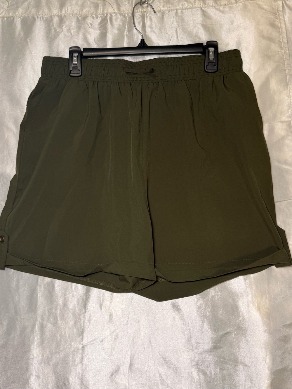 LARK&GREY Woman’s Pull-on Shorts Size XL Olive Green Relaxed High-Waisted Fit